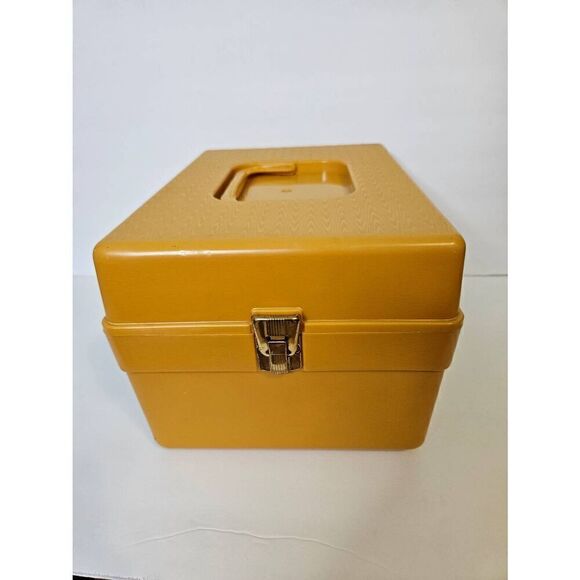 Wilson Other - Wilson Wil- hold vintage golden yellow pattern box.